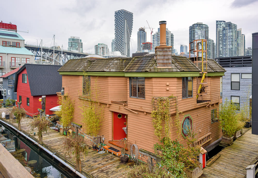 Row of houses on the water with view at downtown of Vancouver, Canada