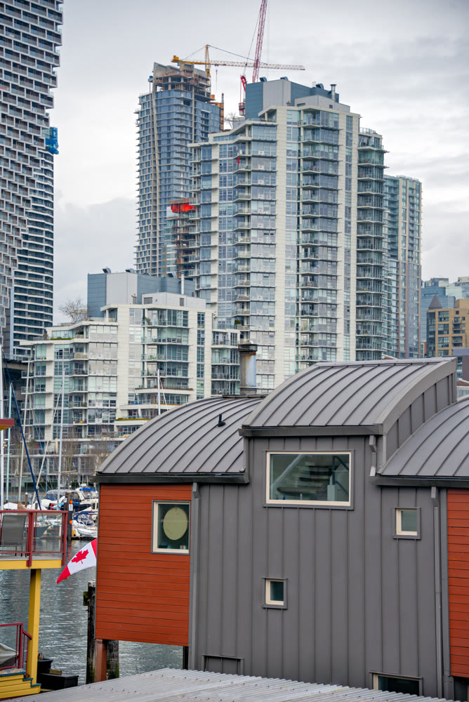 House on the water with view at downtown of Vancouver, Canada