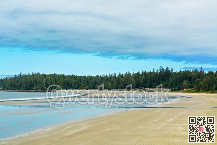 Tidal waves are coming into Pacific ocean inlet on Vancouver island