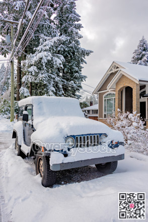 Snow piling on streets of Vancouver, Canada
