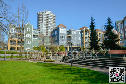 Small park zone in canadian city on winter season.