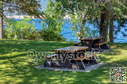 Recreation area with beautiful overview of the lake and mountains