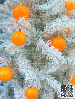 Non traditional colors of Christmass tree decoratons
