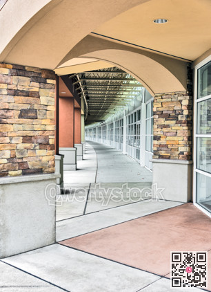 A gallery of boutiques on a shopping plaza in Washington state, USA