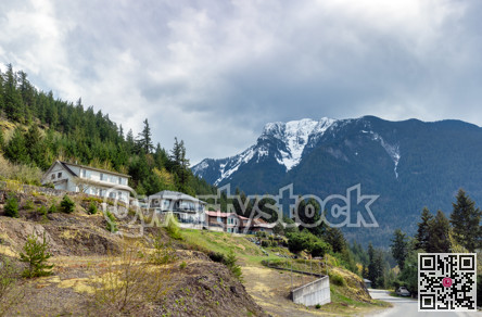 A perfect neighbourhood. Residential street and mountain view